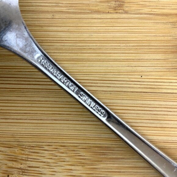 Reed & Barton Camelot 2 Oval Soup Spoons Stainless Steel Discontinued Pattern - Picture 4 of 4